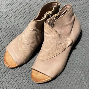 Miz Mooz leather peep toe booties